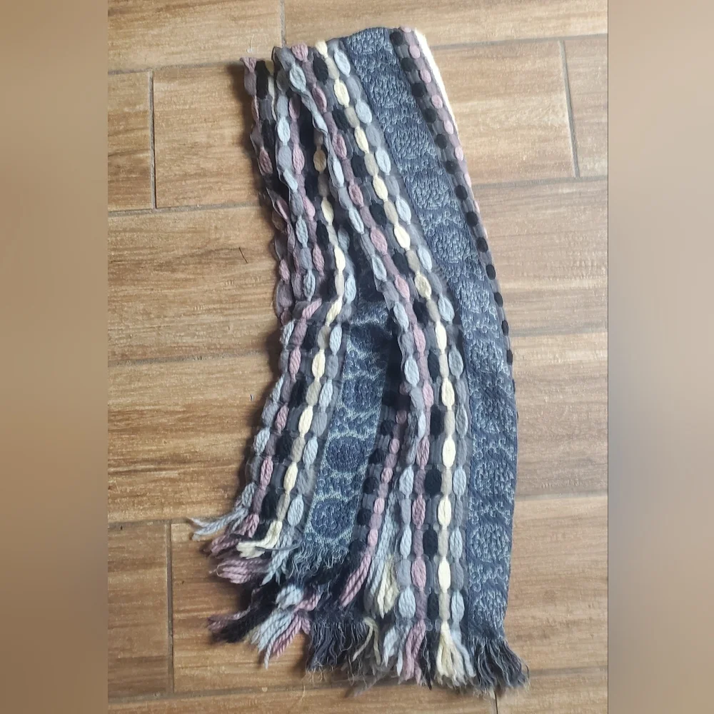 Kenzo Made in Italy Wool and Silk Scarf. - Picture 4 of 16